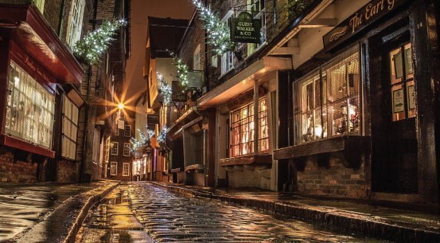 DUBLIN-NIGHT-IRELAND