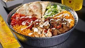 يشتهر المطعم بتقديم أطباق الدجاج والجيرو والأرز والبيتا مع مجموعة من الصلصات الحارة والحامضة