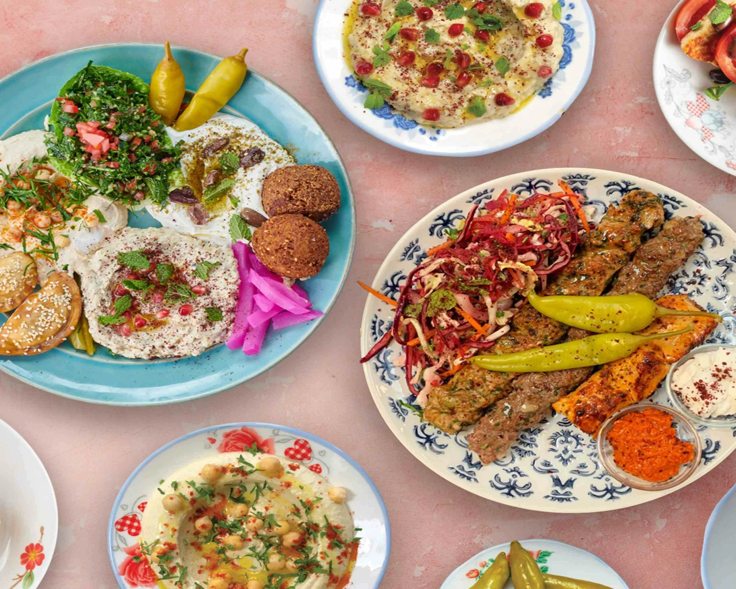 يقدم الاطباق اللبنانية ولديه  خيارات خضرية, حلال, خيارات الأطعمة الخالية من الجلوتين, مناسب للشخص النباتي