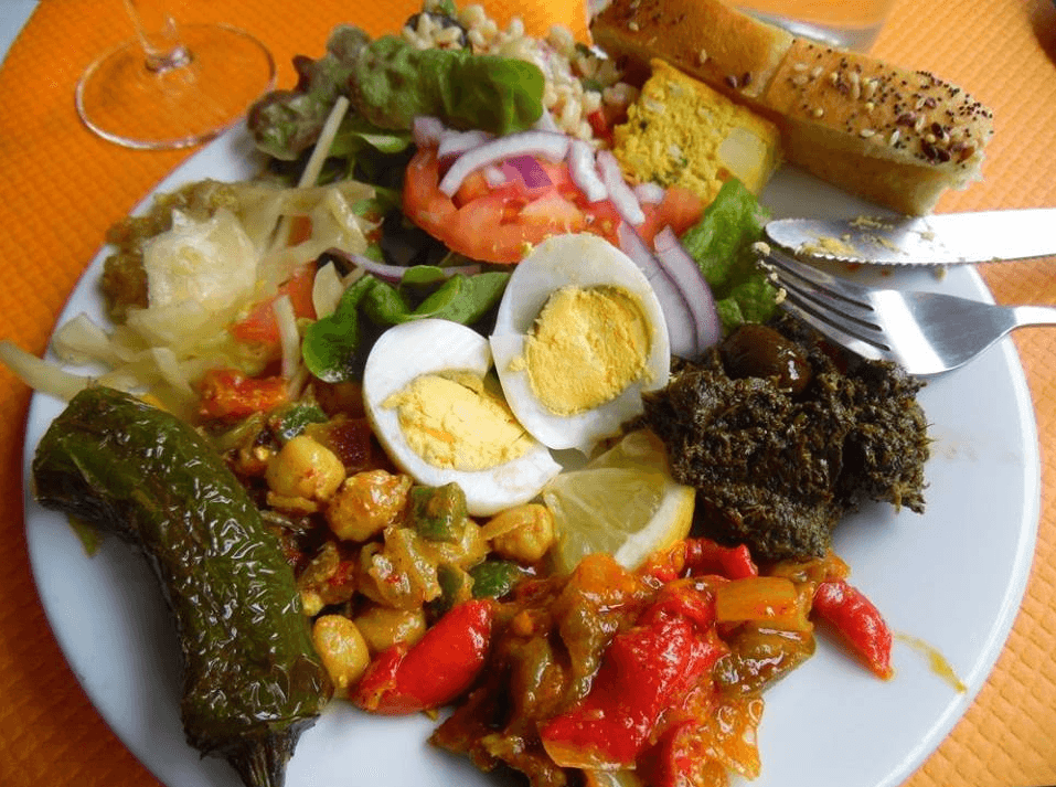 يقدم الاطباق المغربية والمتوسطية والتونسية والشرق اوسطية