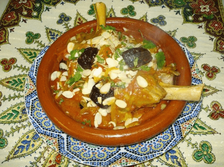 يقدم الاطباق المغربية والمتوسطية والشرق اوسطية