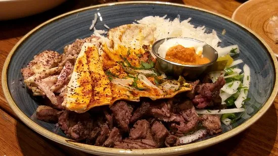 يقدم اطباق  لبنانية, المتوسطية, الشرق أوسطية و مناسب للشخص النباتي, خيارات خضرية, حلال