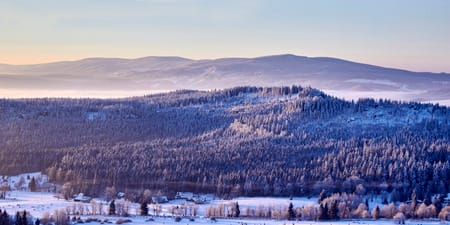 39078354-mountain-forrest-horizon-at-winter-time-in-purple-colour-of-sunrise-panorama-poland-europe 39078354-mountain-forrest-horizon-at-winter-time-in-purple-colour-of-sunrise-panorama-poland-europe